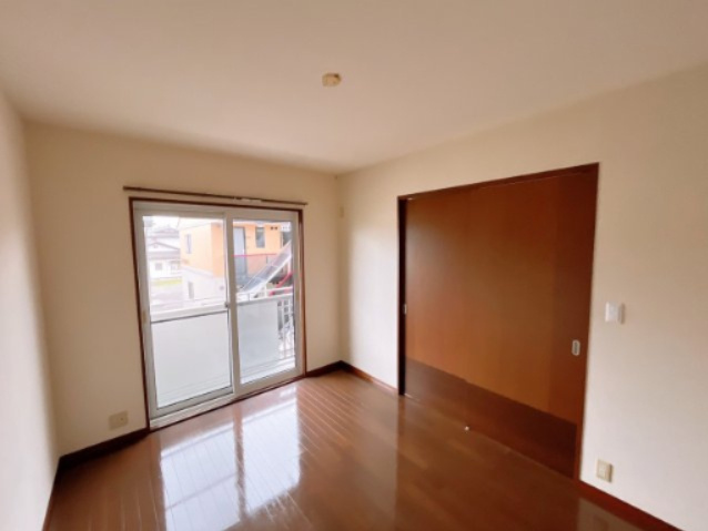 サンヴェルデ西大通 Dの洋室|南側洋室