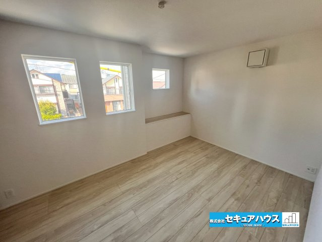 名古屋市緑区小坂 全2棟 1号棟の洋室|■約7.5帖の洋室
お子様のお部屋や主寝室、来客時の宿泊室、趣味のお部屋としてもご利用いただけます♪