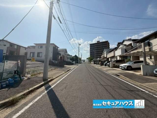 名古屋市緑区小坂 全2棟 1号棟の前面道路含む現地写真|事前予約にて現地ご見学いただけます！お気軽にお問い合わせください♪
■株式会社　セキュアハウス■
住宅ローンに強く、知識、経験豊富なスタッフ在籍
お客様に寄り添い、ご成約後もサポート致します。