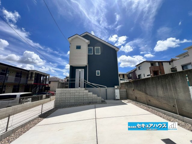 名古屋市緑区小坂 全2棟 1号棟の駐車場|駐車場2台並列可能♪