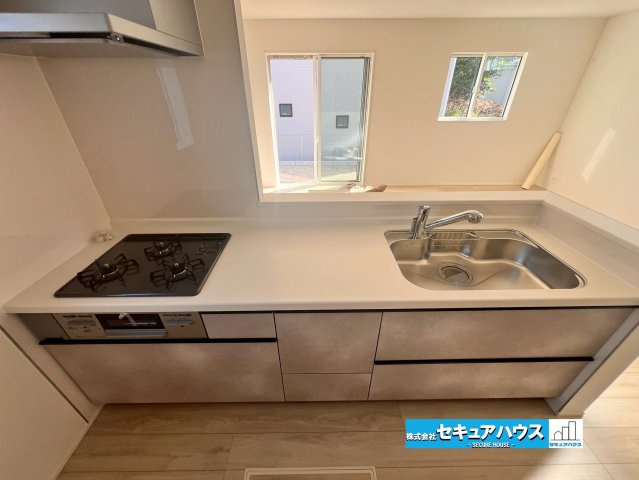 名古屋市緑区小坂 全2棟 1号棟のキッチン|■キッチン
対面キッチンのためお子様の様子を見ながら料理することができます♪