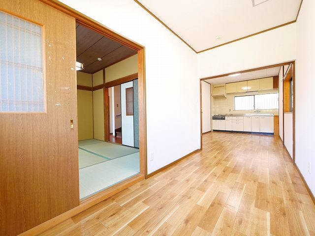 俵口町1513番地戸建の居間・リビング