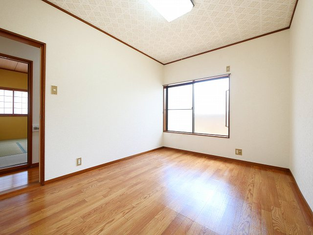 俵口町1513番地戸建の洋室