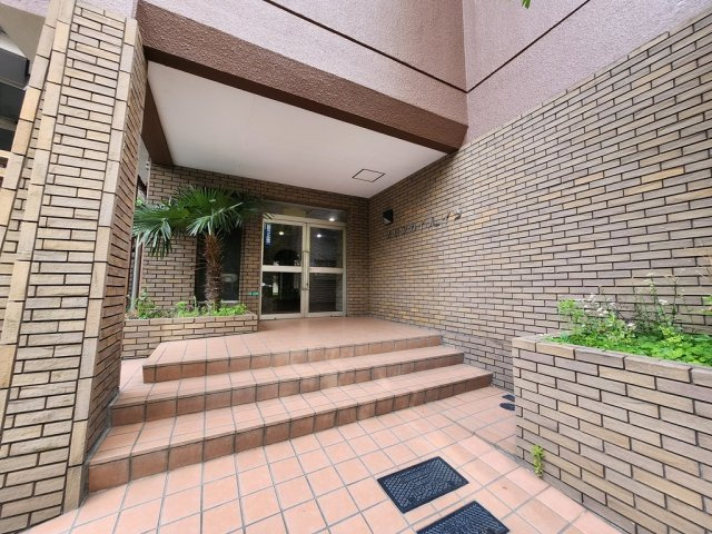 大橋スカイハイツのエントランス