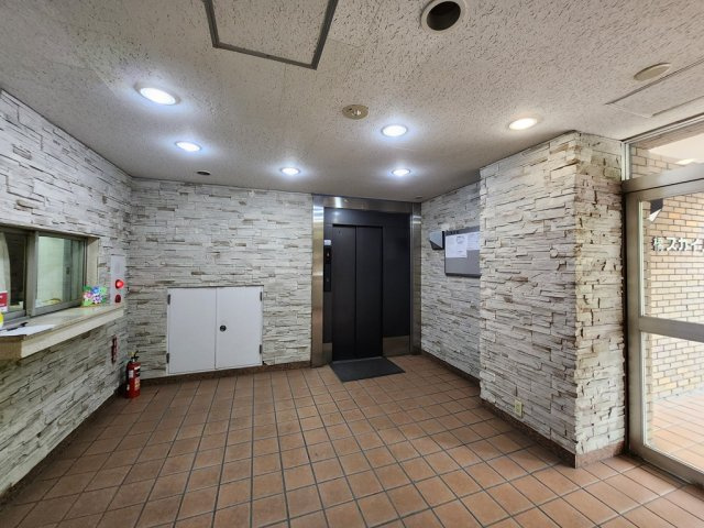 大橋スカイハイツのエントランス