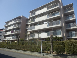 【外観】 | 小学校が近いのでお子さまがいるファミリーにおススメです。徒歩圏内に買い物施設も充実しています