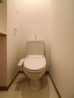 【トイレ】 | ピコロ六本松 | 別号室の写真になります。現況優先。