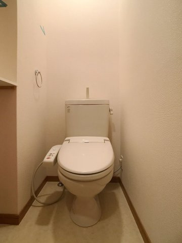 【トイレ】 | ピコロ六本松 | 別号室の写真になります。現況優先。