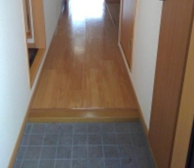 【玄関】 | ニューエルディム横山 | 収納もある玄関です