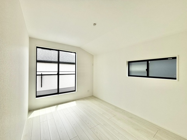 グラファーレ東郷町春木台2期　全2棟　新築戸建の洋室