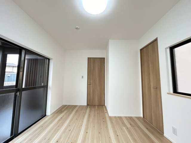 【洋室】 | 太宰府市長浦台３丁目　戸建て | 和室から変更しています。収納スペースも設けられているため、居住スペースは広くお使いいただけます