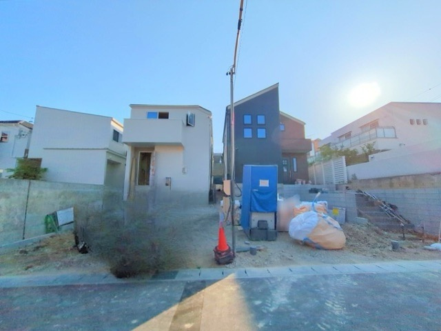 リーブルガーデン豊明市二村台第3　全2棟　新築戸建の前面道路含む現地写真