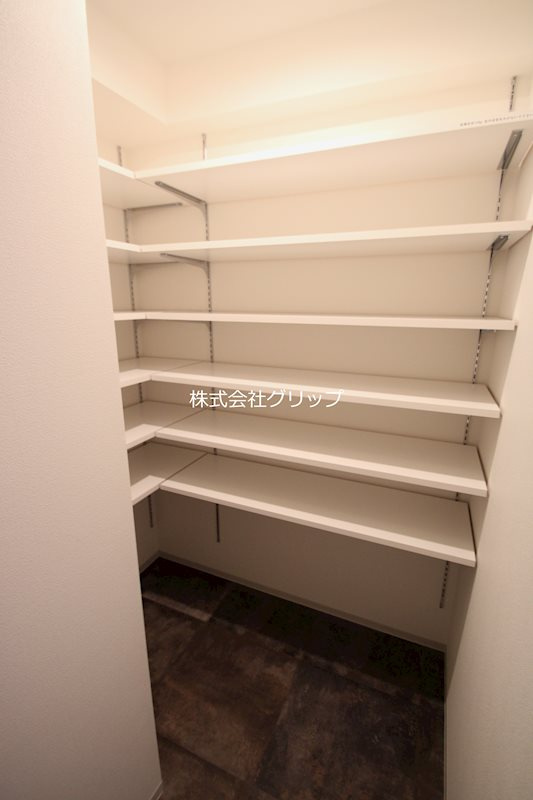 エル・セレーノ横浜関内デューエの収納