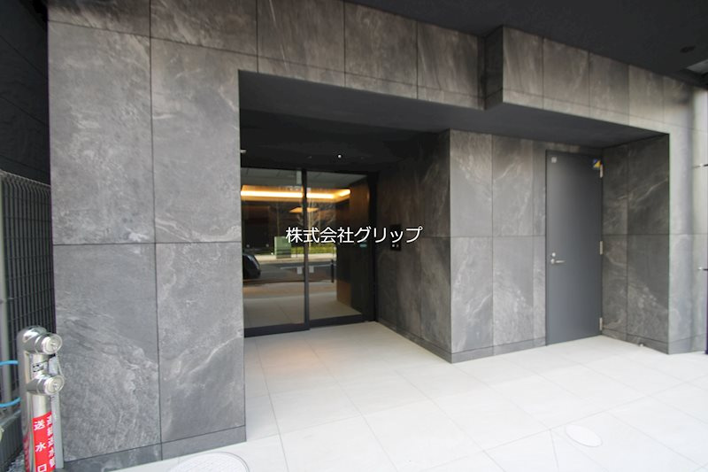 エル・セレーノ横浜関内デューエのエントランス