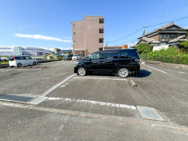 グランドール広見の駐車場|駐車スペースもあります☆
