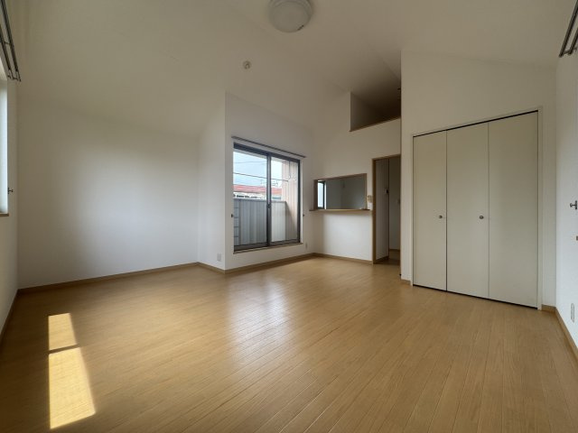 ネオシャイン豊中の居間・リビング