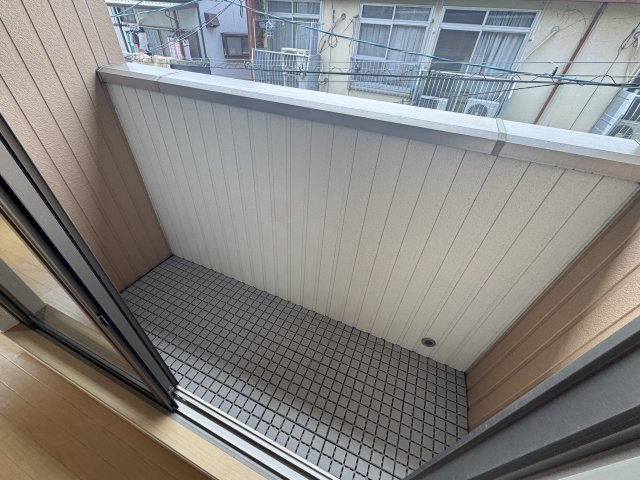 ネオシャイン豊中のバルコニー