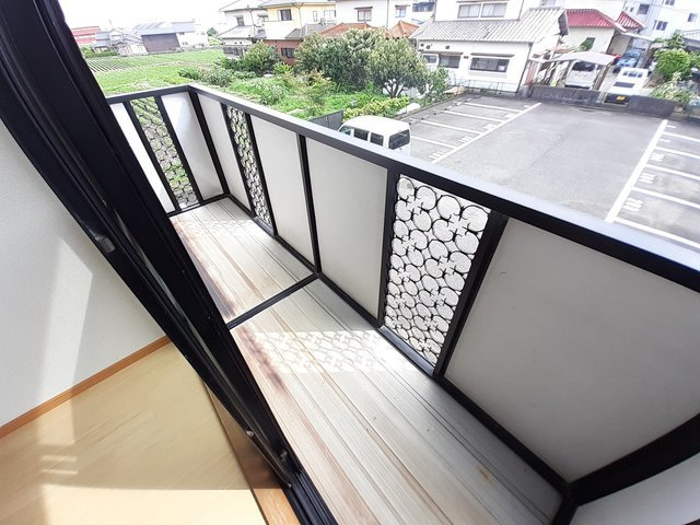 朝倉市甘木のアパートのバルコニー|バルコニーからの眺めを楽しみながら食事をしませんか