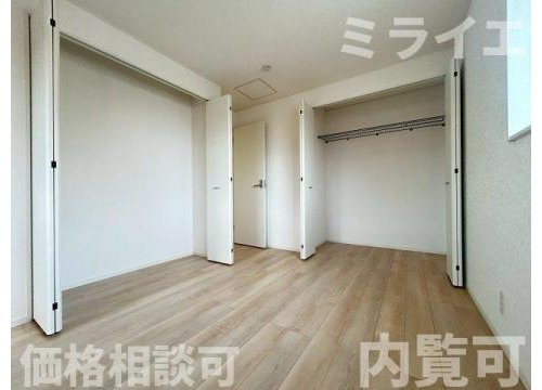 【新築戸建】札幌市手稲区稲穂2条7丁目3棟の収納|標準奥行90㎝で収納力のあるクローゼットを配置しています。
2号棟
