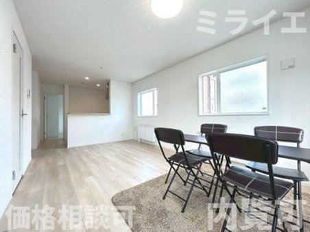 【新築戸建】札幌市手稲区稲穂2条7丁目3棟の居間・リビング|【仲介手数料無料】【価格相談可能】【内覧可能】です。
2号棟