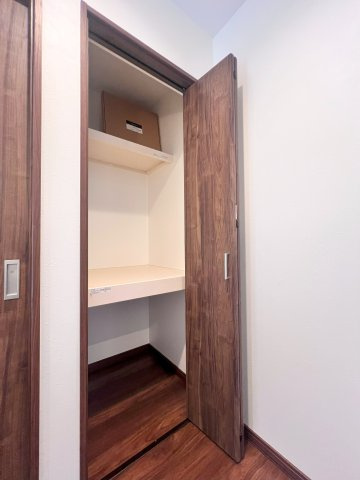 富田東展示場　5階層住宅ネクスト　戸建ての収納|広々とした収納スペースは落ち着きのある空間づくりをサポート。暮らしにゆとりと整いを。