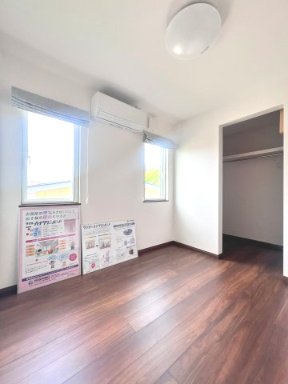 富田東展示場　5階層住宅ネクスト　戸建ての洋室|明るく広々とした洋室は、心安らぐ落ち着きのある空間です。