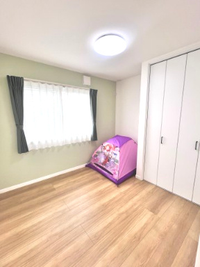 富田東展示場　ルミナス　戸建ての洋室|お子さまの成長に寄り添う、明るく快適な洋室。遊びも学びも安心して過ごせる空間です。