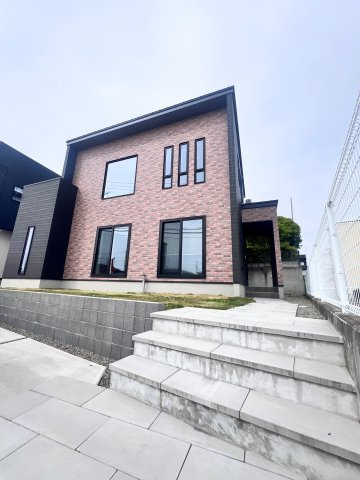 富田東展示場　ルミナス　戸建ての外観|洗練されたモダンな外観が目を引く、スタイリッシュでおしゃれな一邸です。