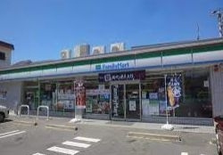 ファミリーマート児玉西店 徒歩7分。 520m