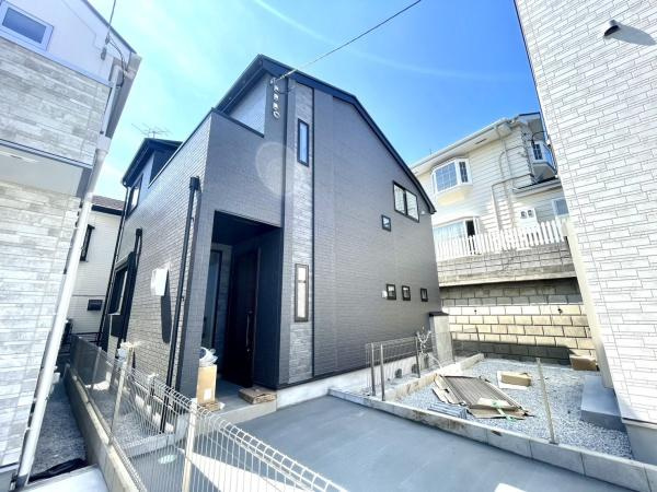 横浜市港北区富士塚２丁目の新築一戸建の前面道路含む現地写真|同仕様物件のご案内をさせて頂きます。
お車でご自宅まで送迎承ります。