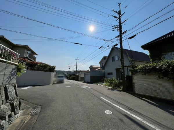 和歌山市磯の浦　中古戸建の前面道路含む現地写真