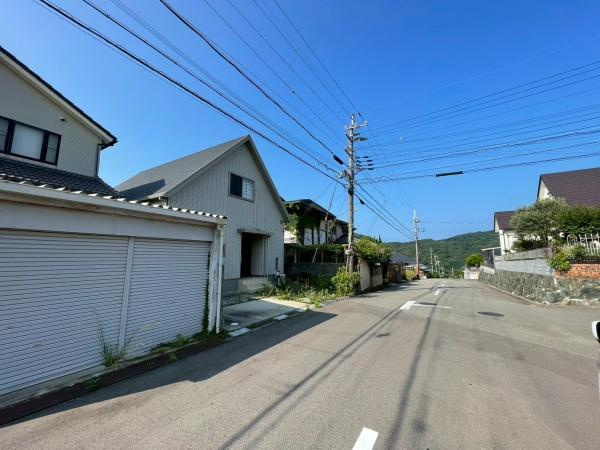 和歌山市磯の浦　中古戸建の前面道路含む現地写真