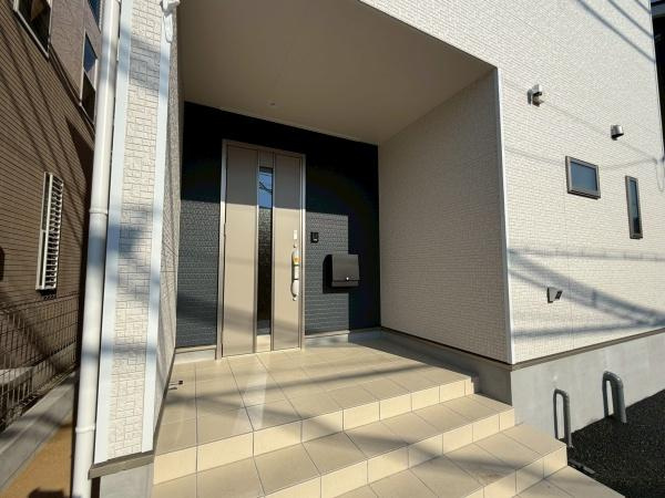 和歌山市和歌川町　第1-1号棟の玄関