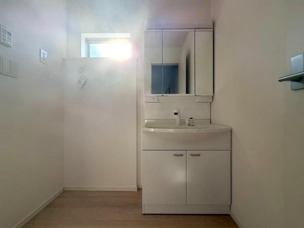 和歌山市和歌川町　第1-1号棟の独立洗面台