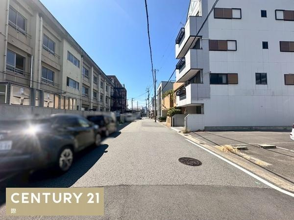 和歌山市美園町２丁目　店舗付き住宅の前面道路含む現地写真