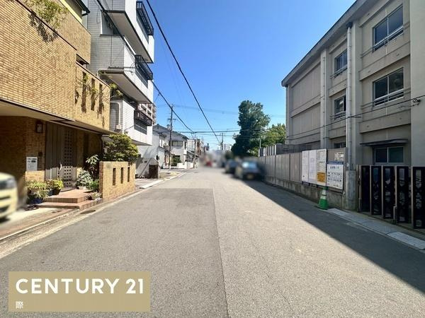 和歌山市美園町２丁目　店舗付き住宅の前面道路含む現地写真