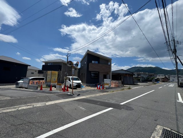 ARCHI DAYS－アーキデイズ－小倉南区上吉田1丁目【小倉南区　新築戸建て】の前面道路含む現地写真|現地撮影　2025,7,15　ARCHI DAYS－アーキデイズ－小倉南区上吉田1丁目【小倉南区　新築戸建て】