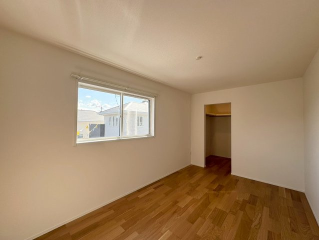 SUN COURTーサンコート－小倉南区上吉田1丁目【小倉南区　新築戸建て】の洋室|2階広々7,5帖洋室にもWIC完備♪　【小倉南区　新築戸建て】