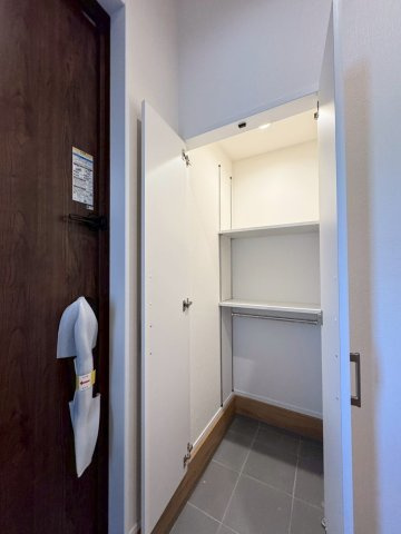 SUN COURTーサンコート－小倉南区上吉田1丁目【小倉南区　新築戸建て】の収納|玄関には広めの収納も♪外で使用するものなどしまえます♪　【小倉南区　新築戸建て】