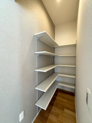 SUN COURTーサンコート－小倉南区上吉田1丁目【小倉南区　新築戸建て】の収納|キッチン横にはたくさんストックできるパントリー♪　【小倉南区　新築戸建て】