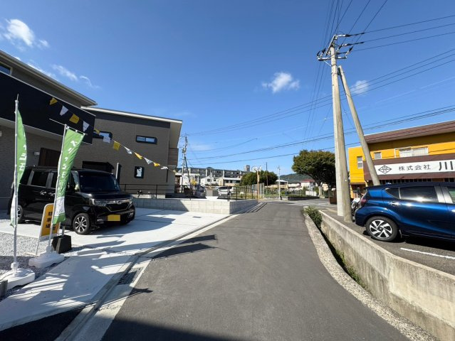 SUN COURTーサンコート－小倉南区上吉田1丁目【小倉南区　新築戸建て】の前面道路含む現地写真|ゆめマート、コンビニもすぐそば♪【小倉南区　新築戸建て】