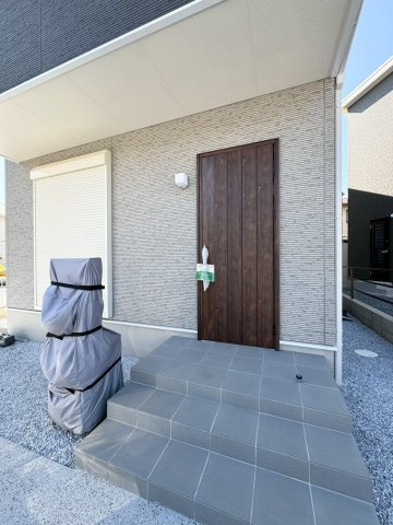 SUN COURTーサンコート－小倉南区上吉田1丁目【小倉南区　新築戸建て】の玄関|玄関は遠隔でドアの開閉ができ、お荷物が多い時にも便利です。【小倉南区　新築戸建て】