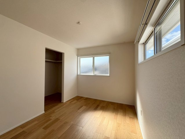 SUN COURTーサンコート－小倉南区上吉田1丁目【小倉南区　新築戸建て】の洋室|2階６帖洋室にもWIC完備♪　【小倉南区　新築戸建