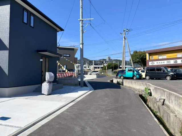 【前面道路含む現地写真】の画像