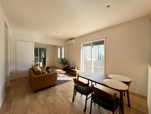 【居間・リビング】の画像