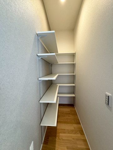 SUN COURTーサンコート－小倉南区上吉田1丁目【小倉南区　新築戸建て】の収納|キッチン横にはたくさんストックできるパントリー♪　【小倉南区　新築戸建て】