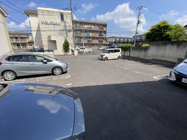 ATHENA(アスィーナ)の駐車場
