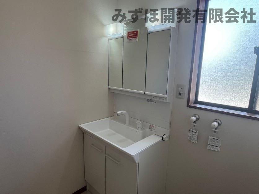 米沢市窪田町窪田117-18の独立洗面台|☆リフォーム済☆　三面鏡洗面化粧台、新規交換済みです
