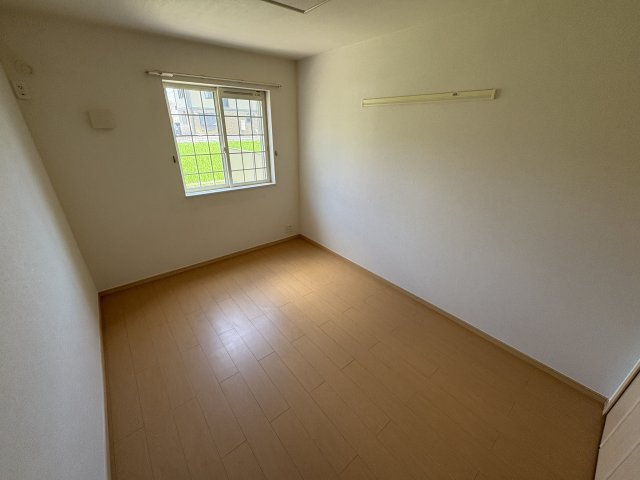 三木市平田のアパートの寝室