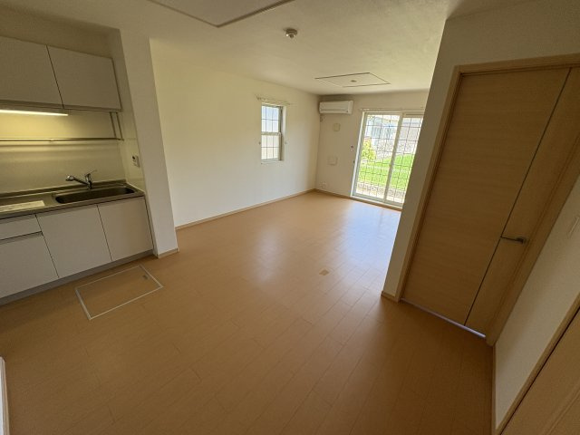 三木市平田のアパートの居間・リビング